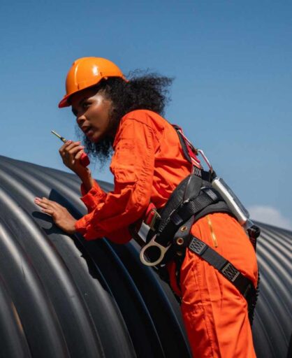 engineers-work-inside-a-large-steel-pipe-building-2026-01-09-12-02-39-utc